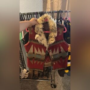 True grit medium vest w fur collar